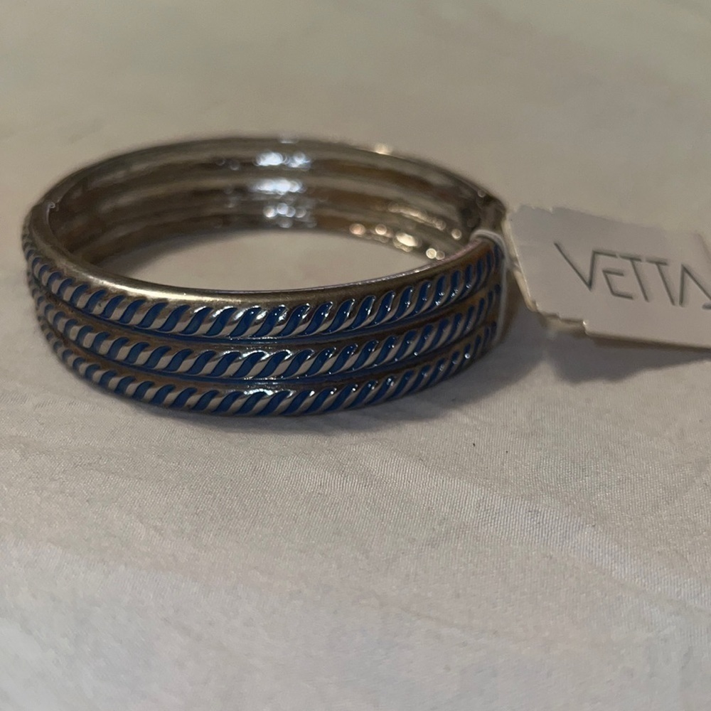 BNWT  Blue Silvertone Vetta Twist Cable Cuff Bracelet
